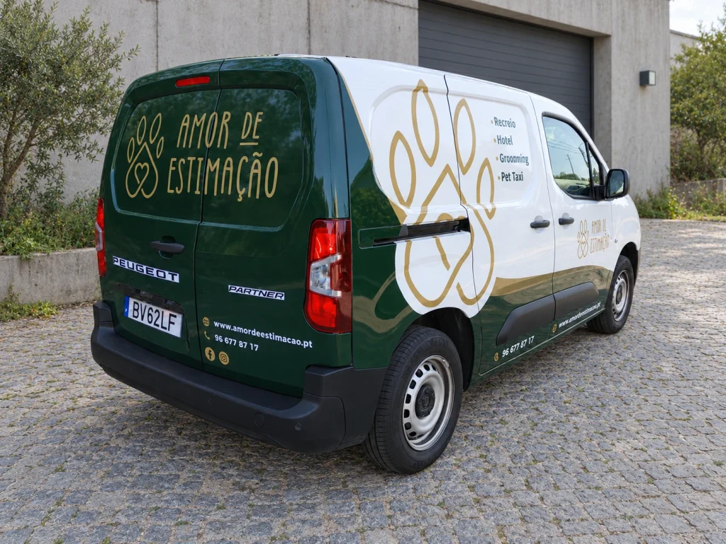 Amor de Estimação — Viatura + montra + letras 3D interiores