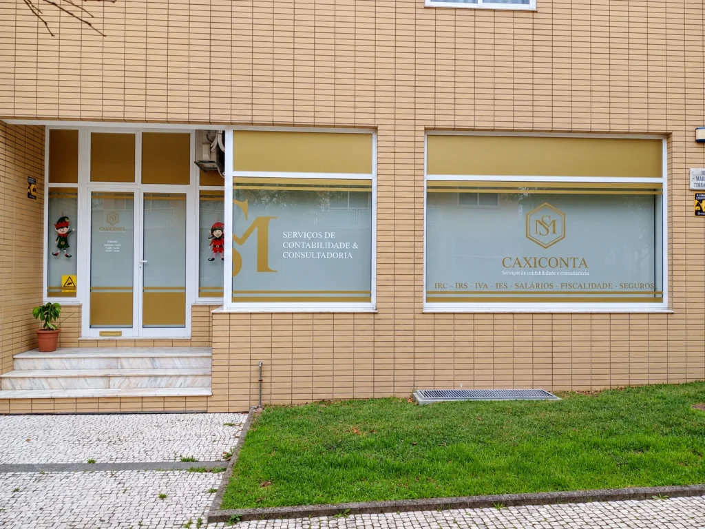 Caxiconta — Gabinete SM — Identificação exterior e vinil em vidro