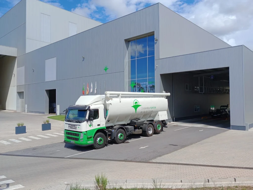 Cooperativa Agrícola de Vila do Conde — Viatura e edifício — vista geral