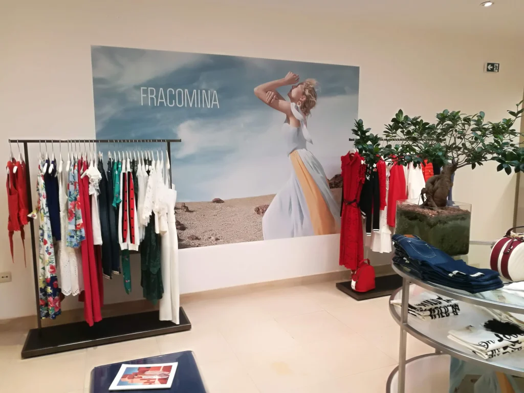 Fracomina — Aplicação gráfica em interior