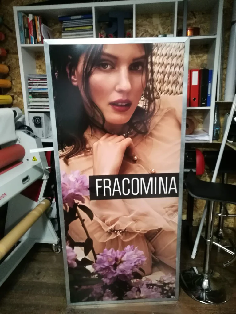 Fracomina — Caixa de luz