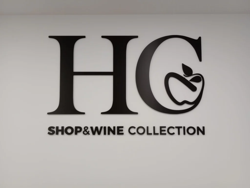 HC Wine Collection — Interior — identificação em relevo