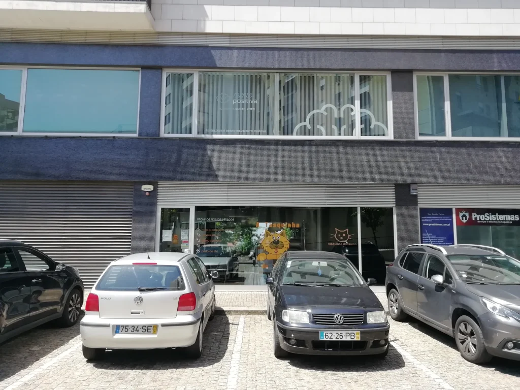 Mente Positiva — Mente Positiva — vidros do gabinete no piso superior