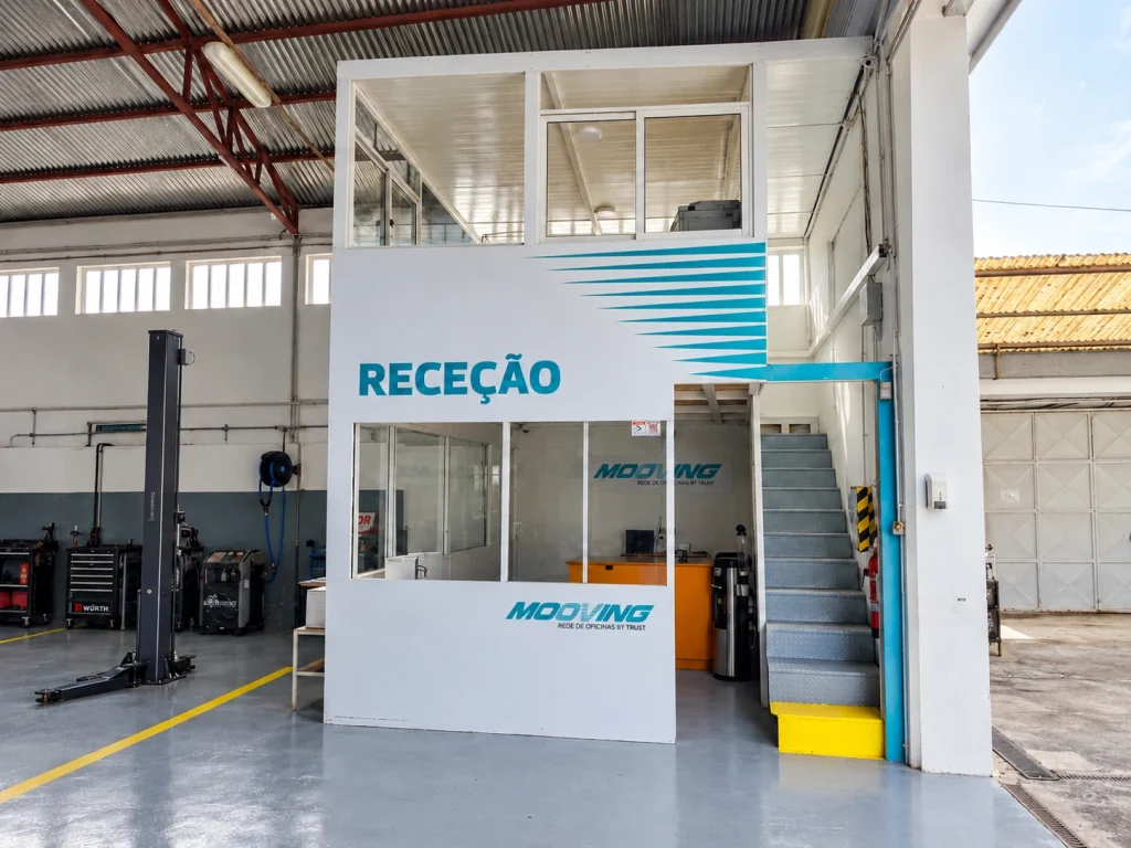 Mooving — Auto Castelo — Receção — identificação e grafismo aplicado