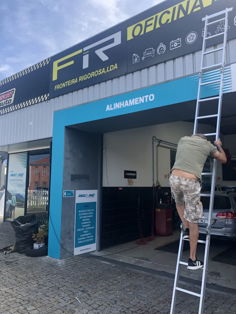 Mooving — FR — Aplicação — montagem da comunicação exterior