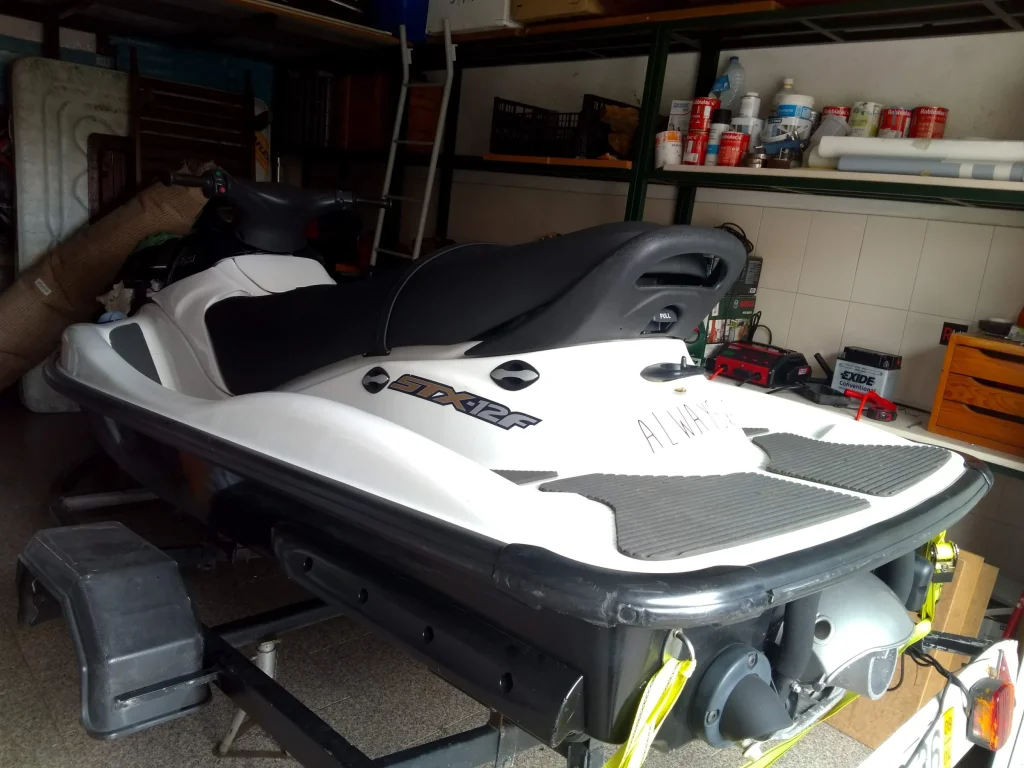 Mota de água Yamaha — Antes da personalização