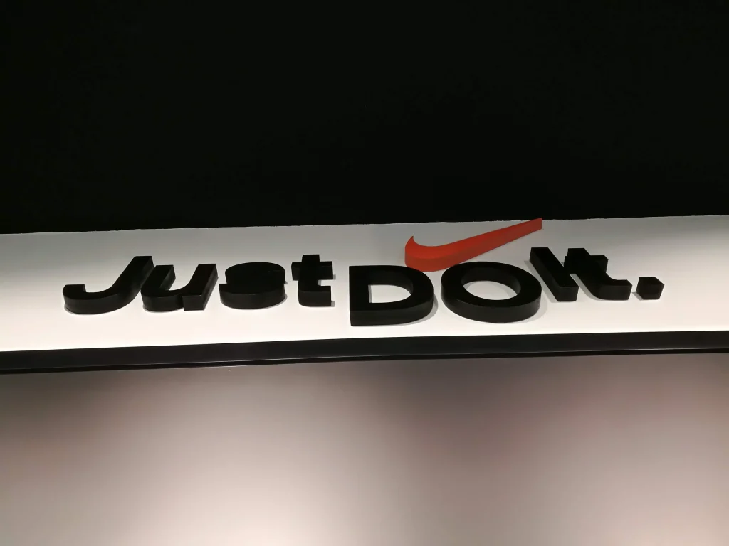 Showroom Nike — Detalhe da comunicação no showroom
