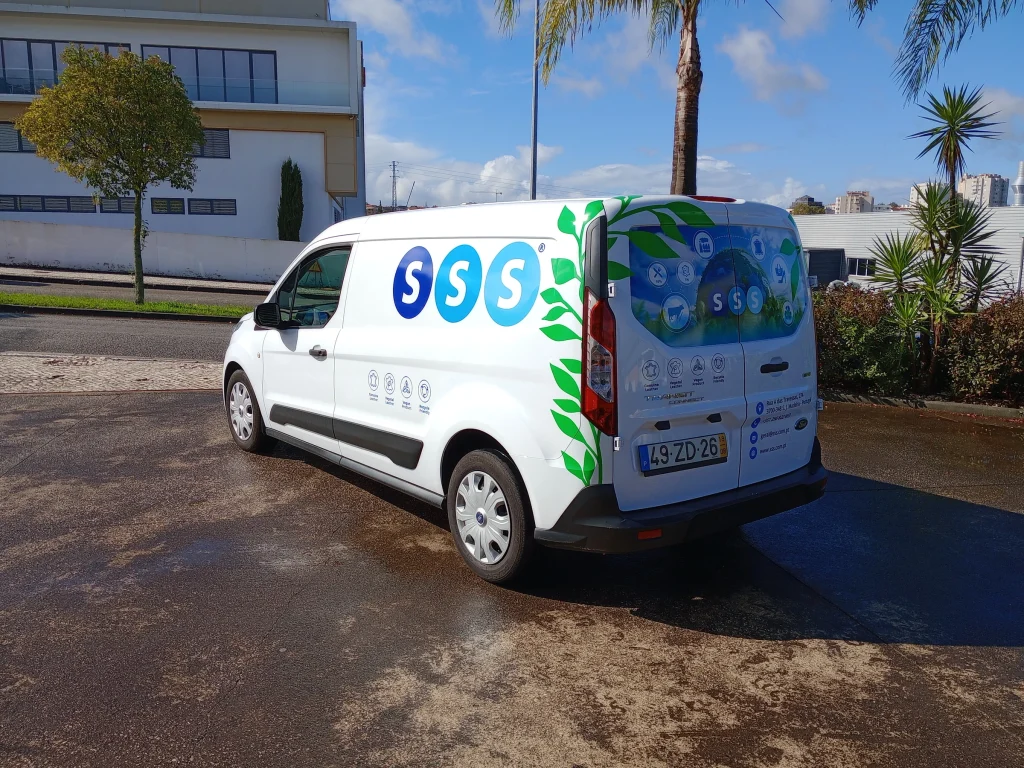 SSS — Viatura decorada — vista lateral e traseira